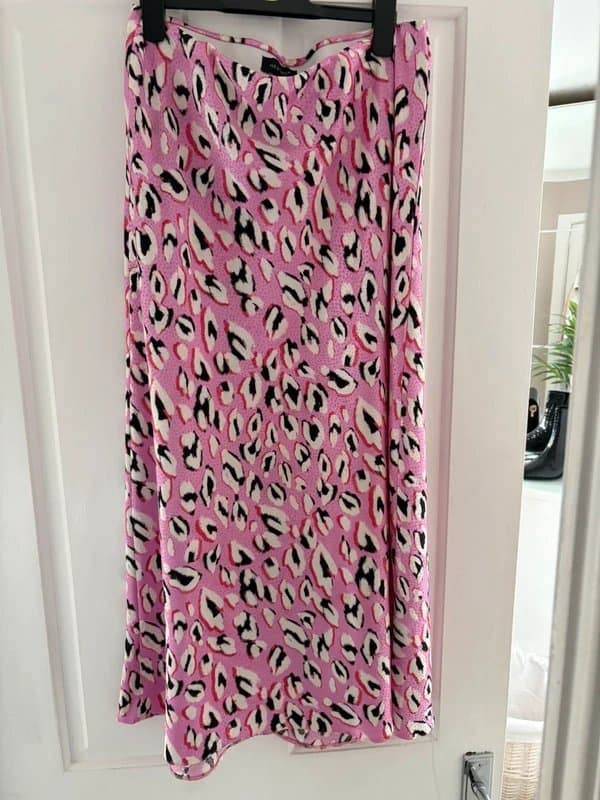 New Look Satin skirt