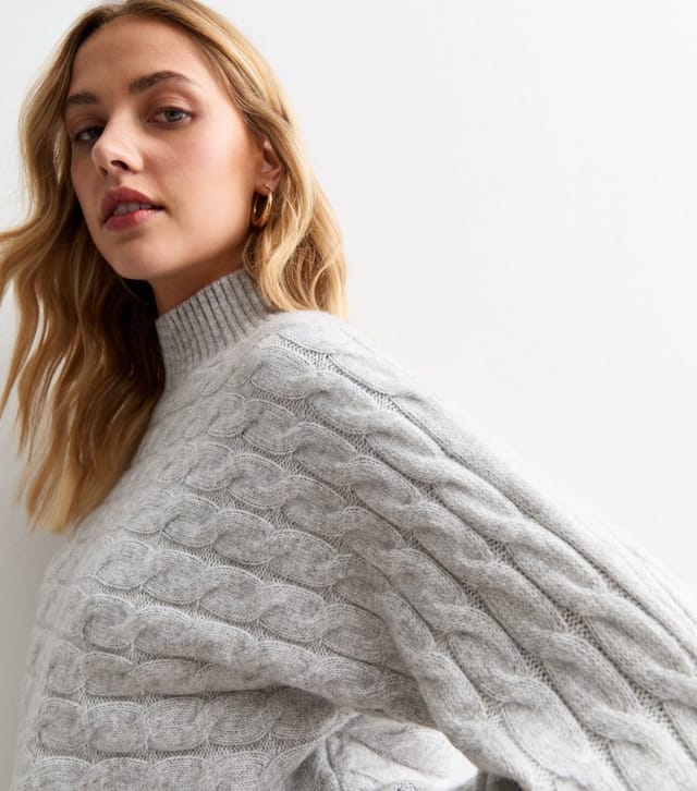 New Look Women's Grey Cable Knit Cropped Jumper New Look - 2