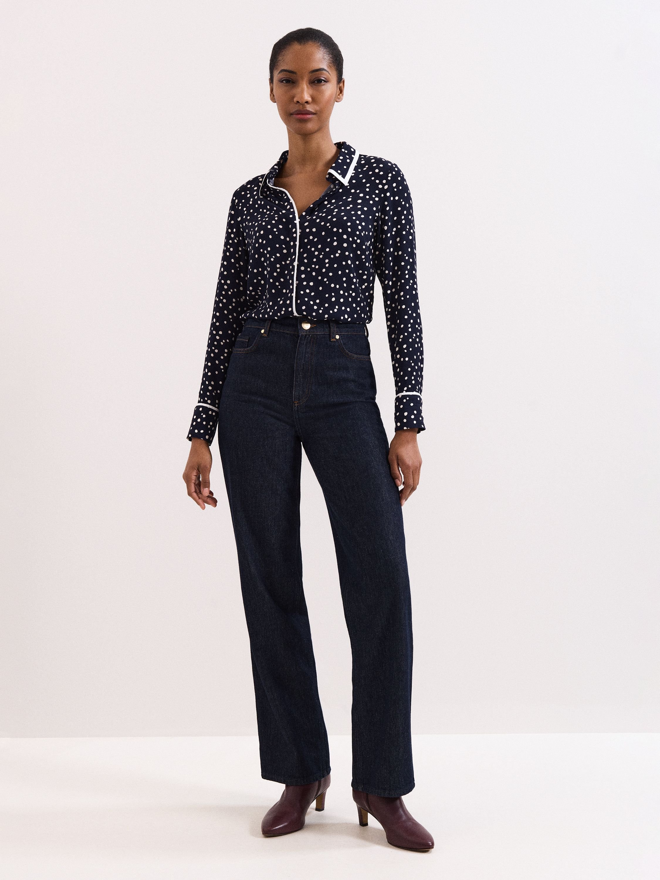 Phase Eight Phase Eight Women's Rita Printed Collared Button-Up Shirt in Dark Navy - 2