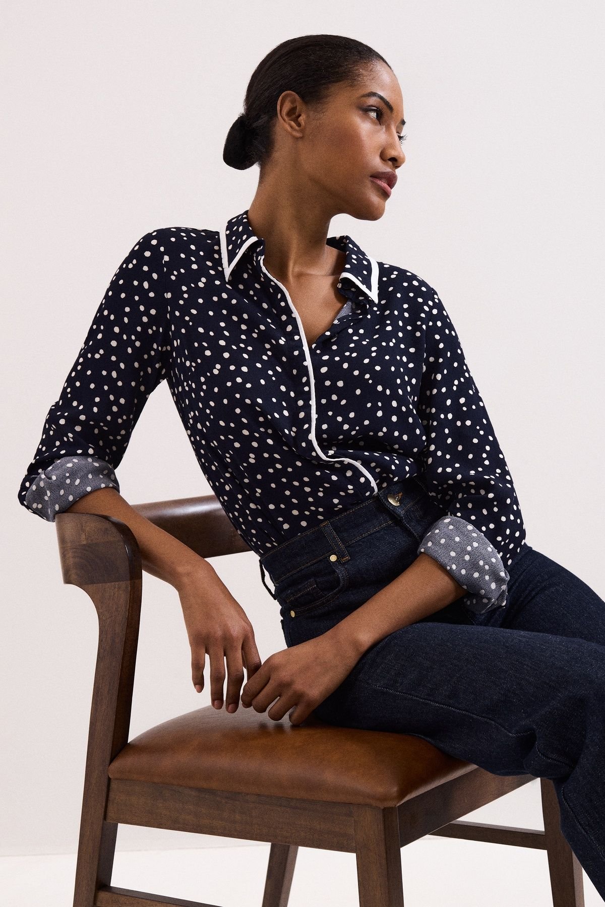 Phase Eight Phase Eight Women's Rita Printed Collared Button-Up Shirt in Dark Navy - 4