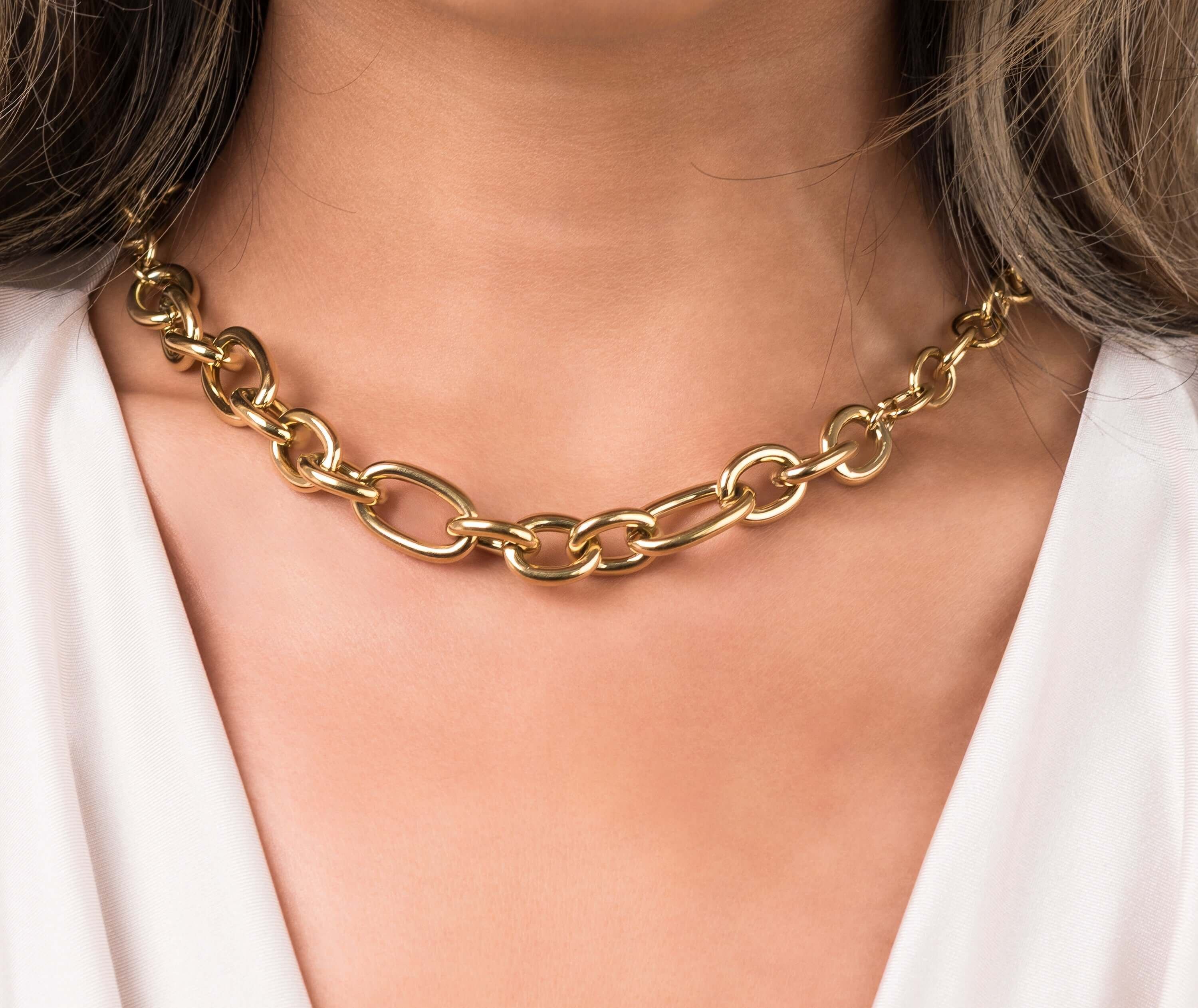 ARIIRA ARIIRA Women's Sandra Oval Link Statement Chain Necklace in Gold - 3