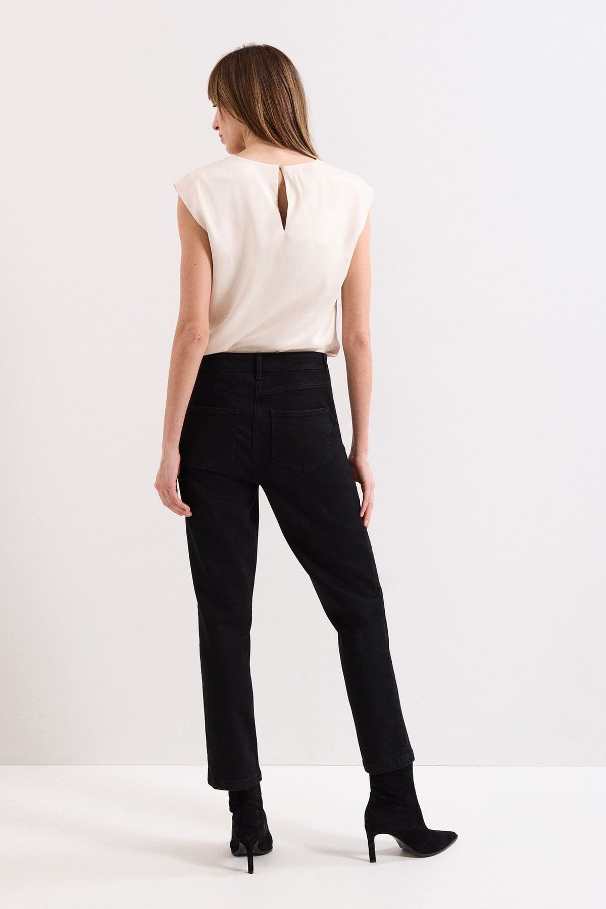 Phase Eight Phase Eight Women's Lillie Slim Jean in Black - 4