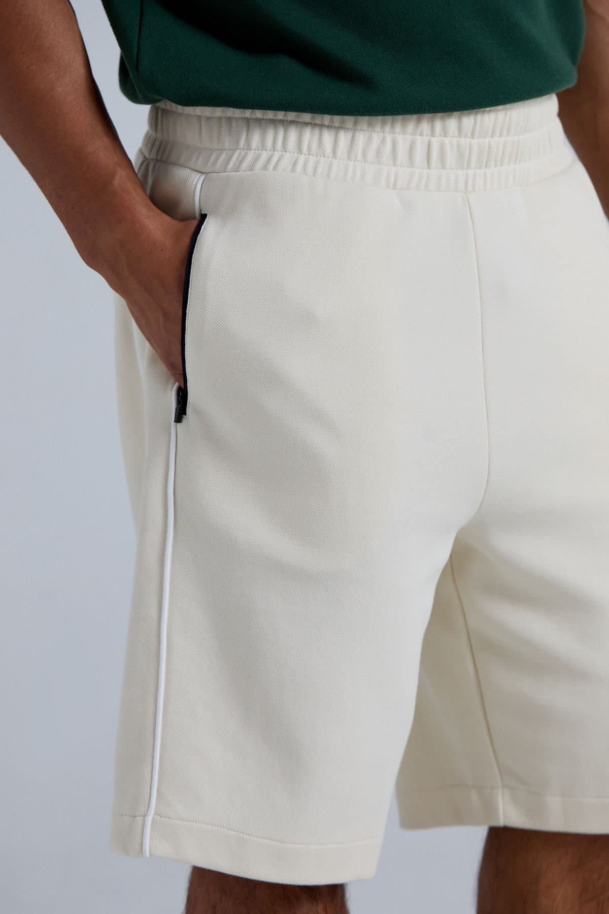 Original Creator Original Creator Men's Emblem 10" Shorts - Off-White