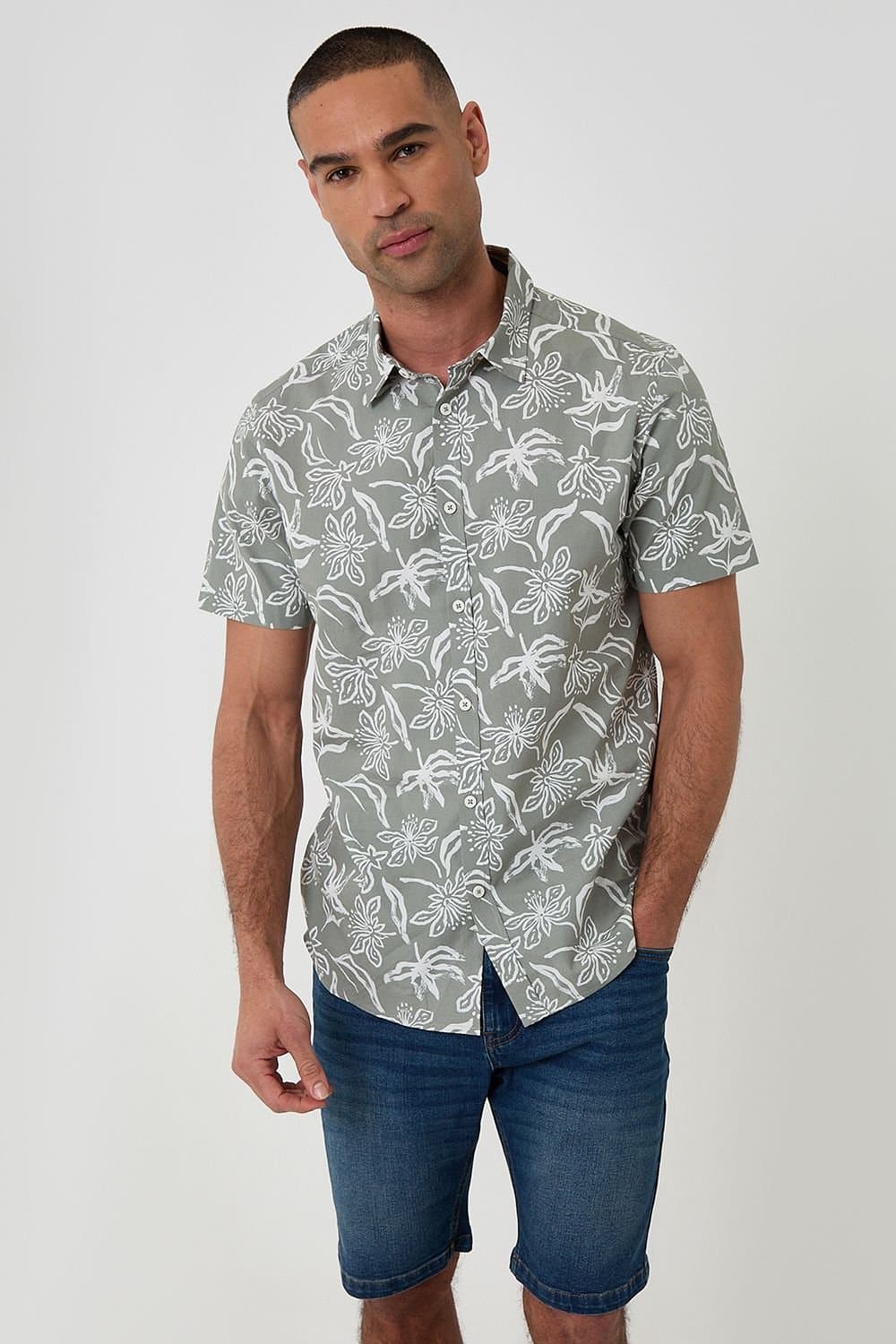 Threadbare Threadbare Men's Tropical Print Cotton Short Sleeve Shirt in Pale Green