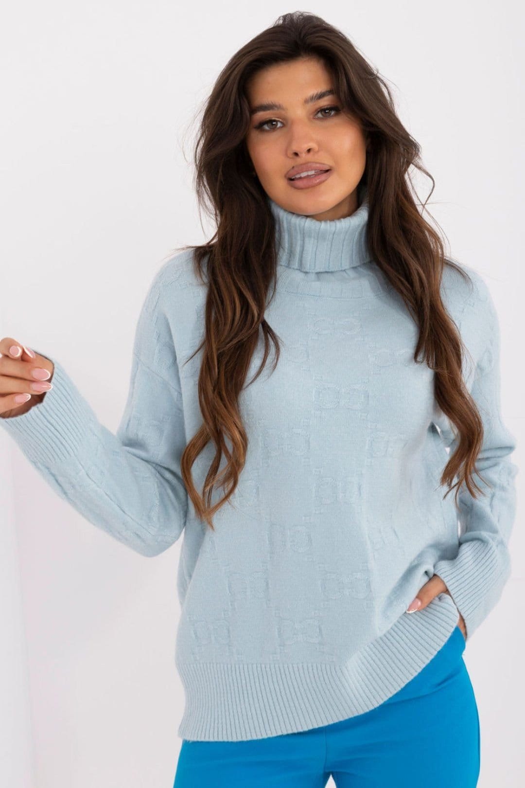 Love Lace Women's Blue Textured Knit Turtleneck Sweater