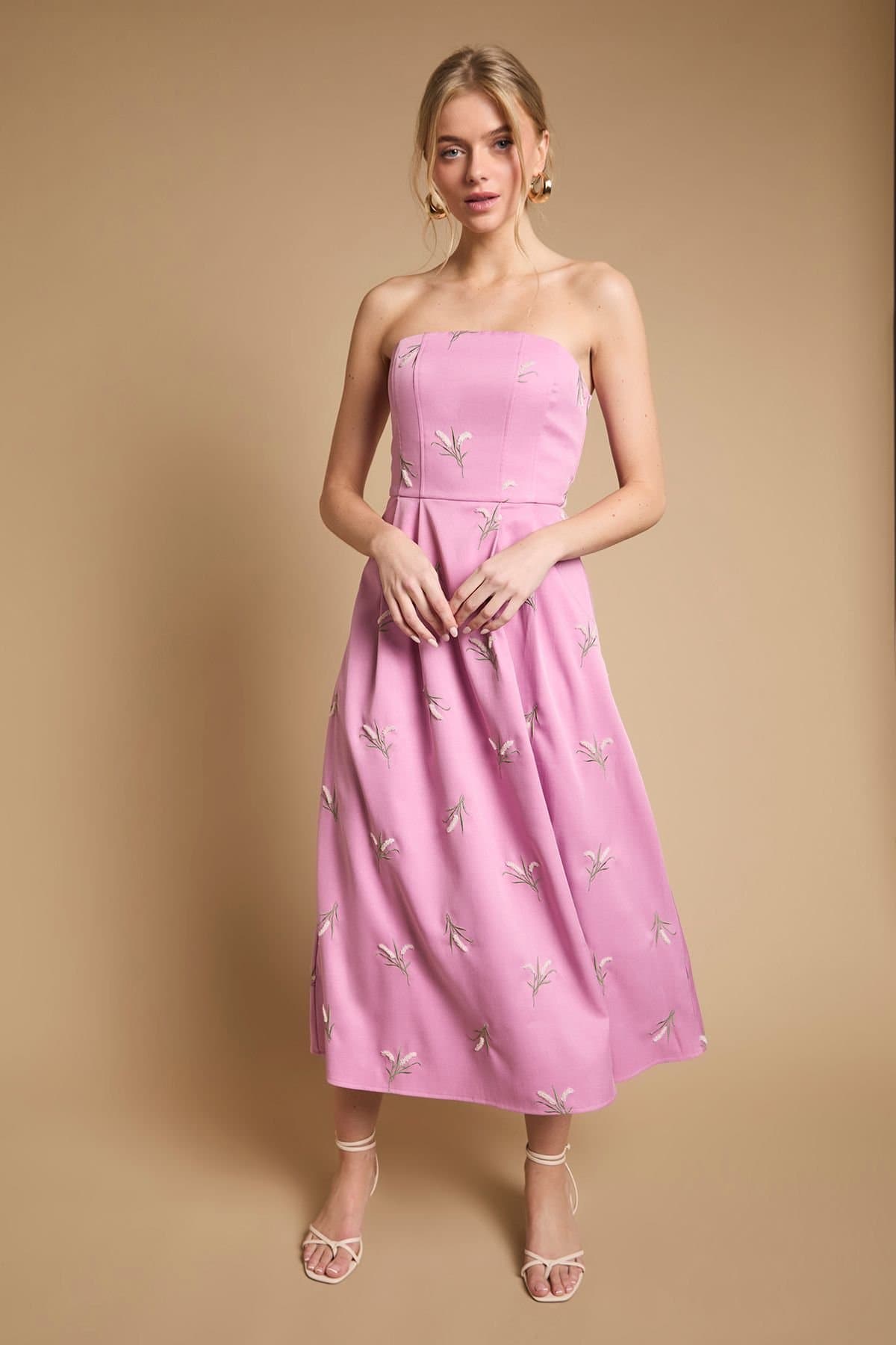Oasis Oasis Women's Embroidered Strapless Sweetheart Midi Dress in Bubblegum