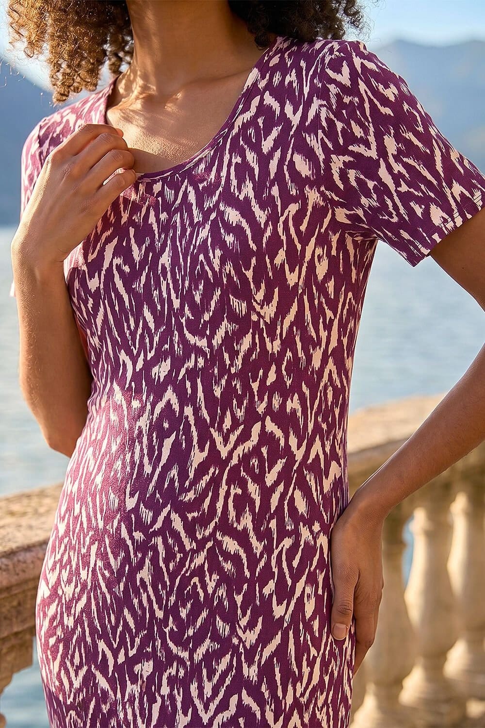 Dusk Dusk Women's Abstract Print Stretch Midi Dress in Wine - 4