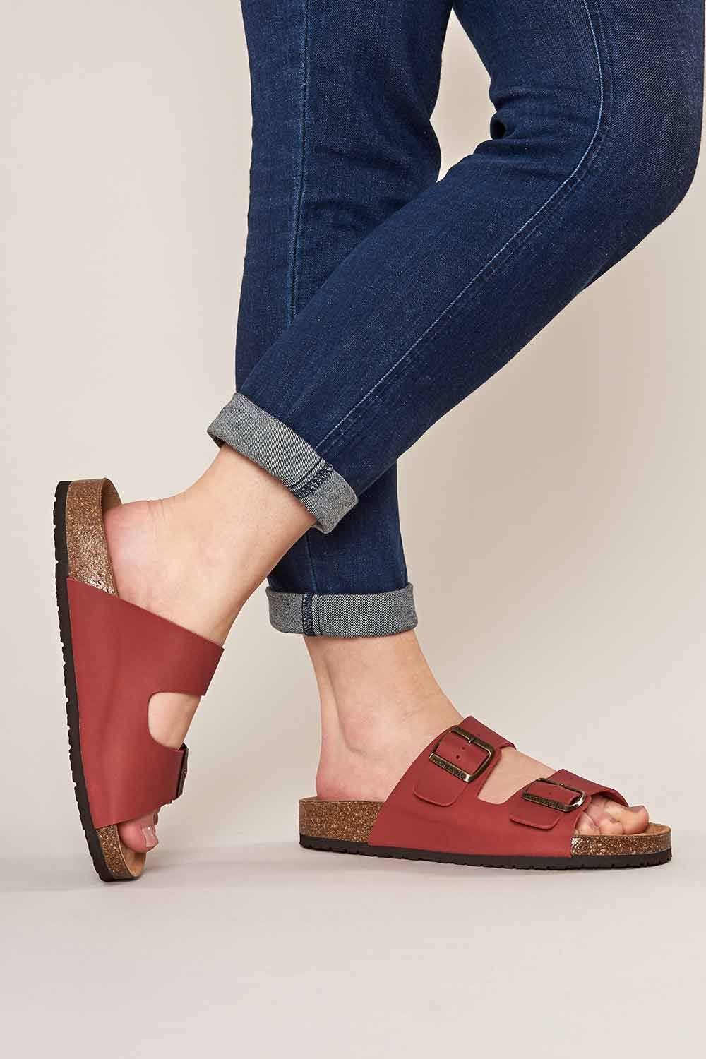 Moshulu Moshulu Women's 'Bavaria Waxy' Cork Footbed Sandals in Red - 2