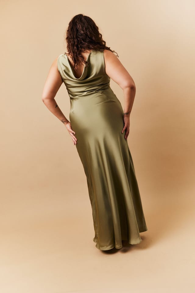 In The Style In The Style Women's Satin Cowl Back Maxi Dress in Green - 2