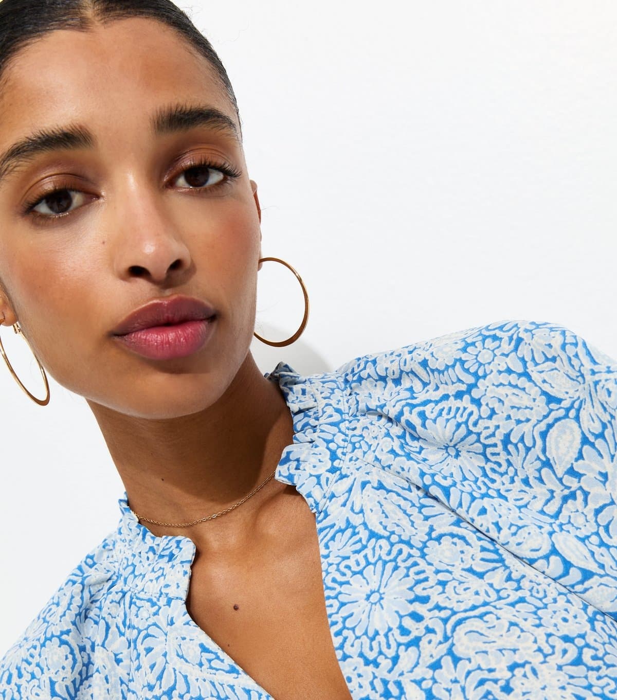 New Look Women's Blue Paisley Print V-Neck Top New Look