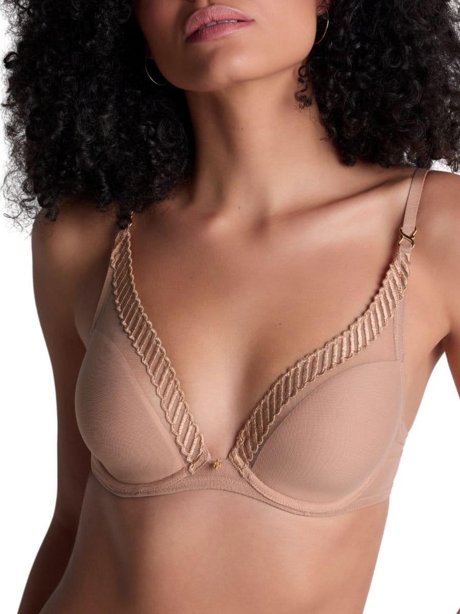 nude