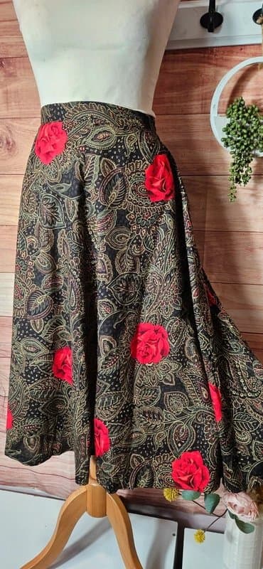 Vintage Dressing Vintage 80s beautiful floaty midi skirt medium