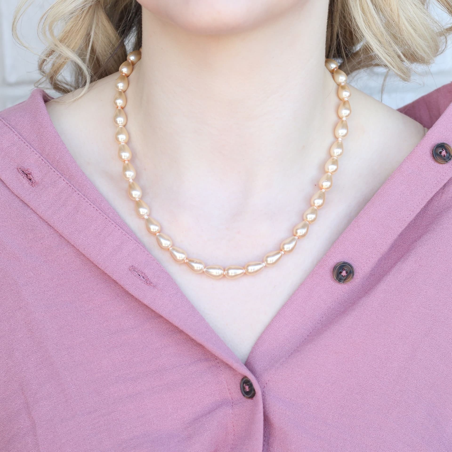 The Colourful Aura The Colourful Aura Women's Golden Oval Shape Classic Diana Wedding Pearl Necklace & Earring Set in White