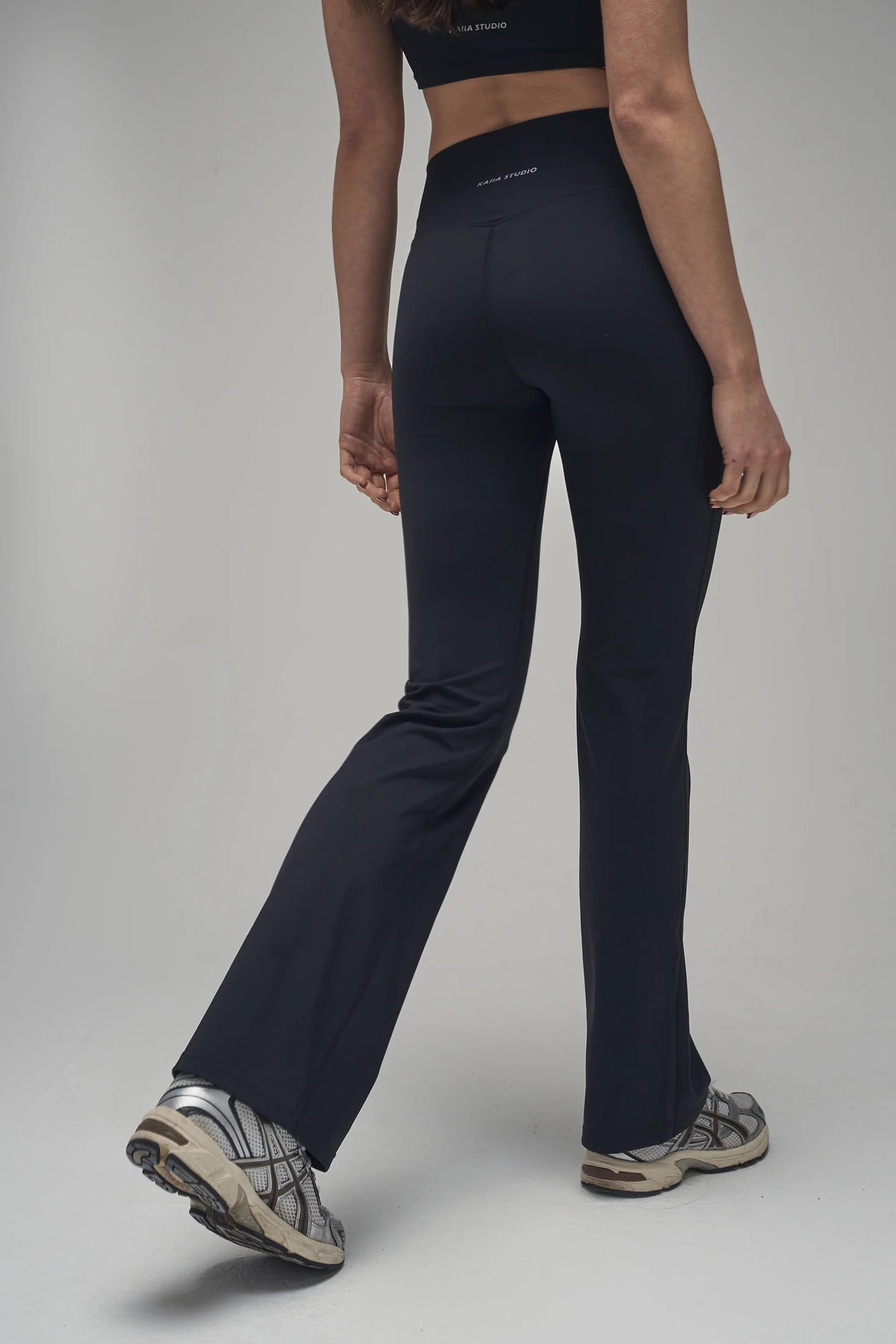 Kaiia Kaiia Sculpt Yoga Pants Black on Black - 4