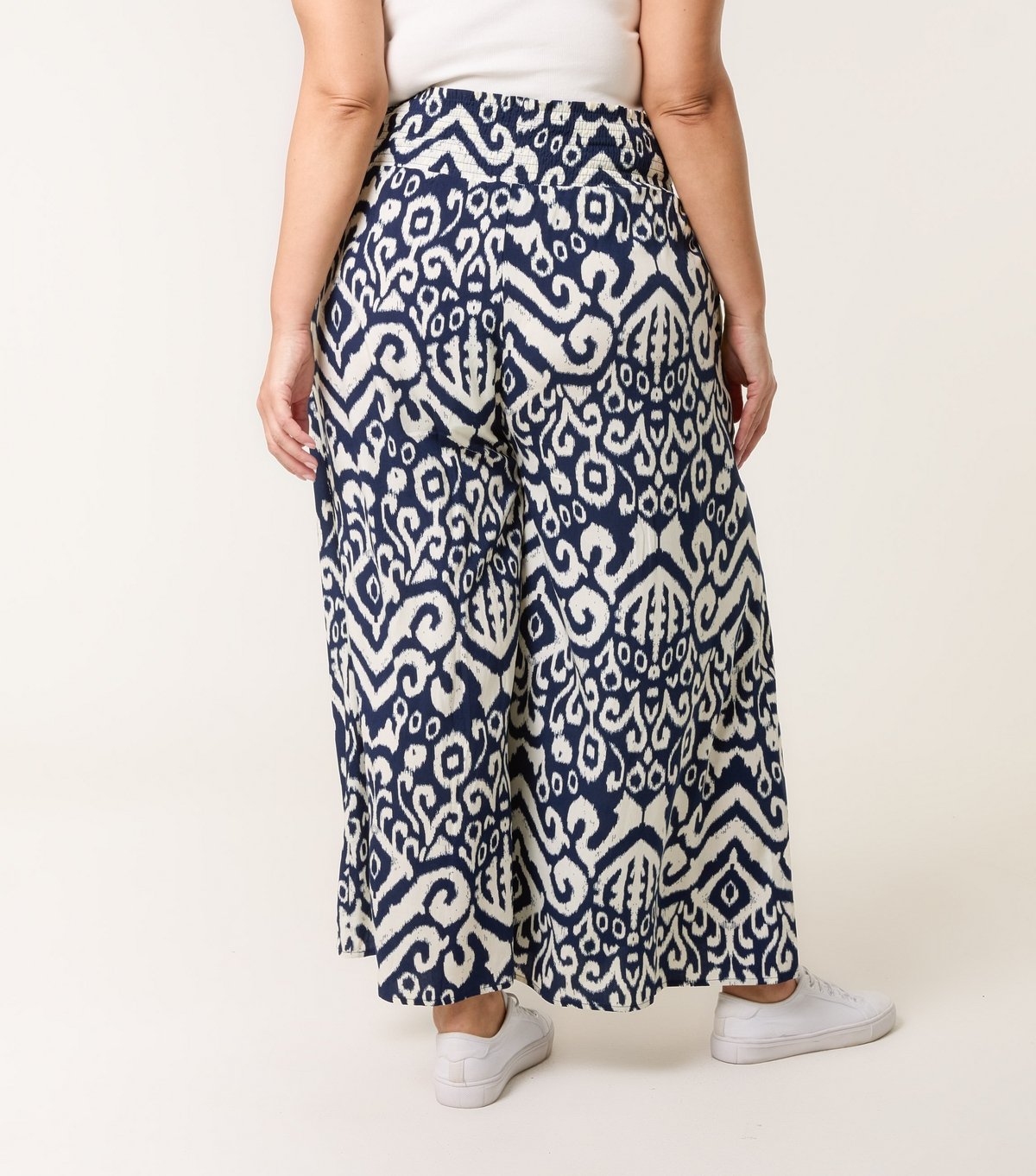 Blue Vanilla Women's Navy Abstract Print Shirred Waist Trousers Blue Vanilla New Look - 4