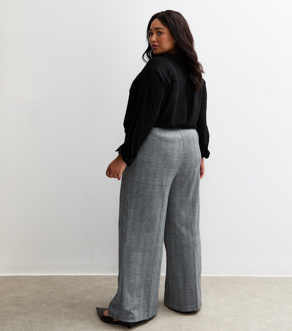 New Look Women's Plus Size Black Check Pattern Wide Leg Trousers Curves New Look - 4
