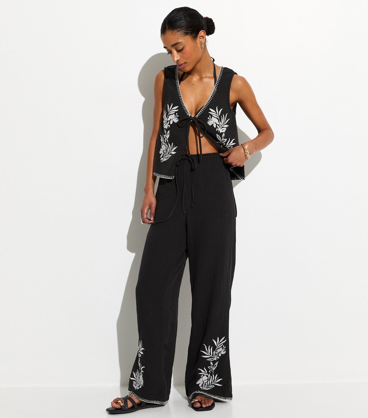 New Look Women's Black Palm Embroidered Trousers New Look - 3