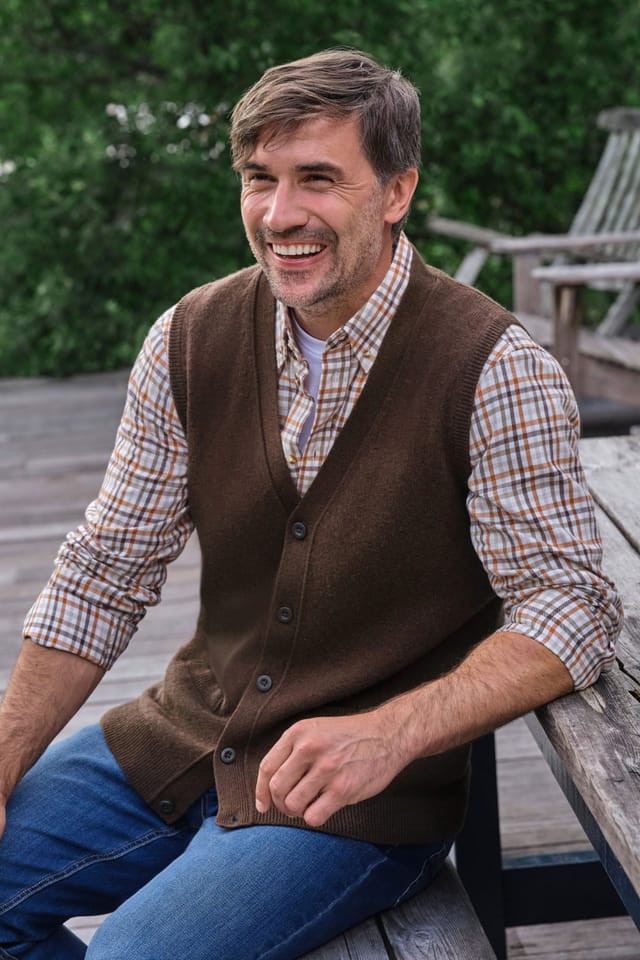 WoolOvers WoolOvers Men's Mens 100% Lambswool Waistcoat in Brown - 2