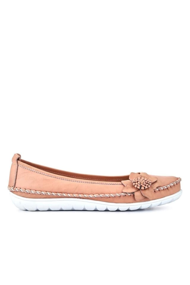 Pavers Pavers Women's Lightweight Leather Pumps in Rose - 2