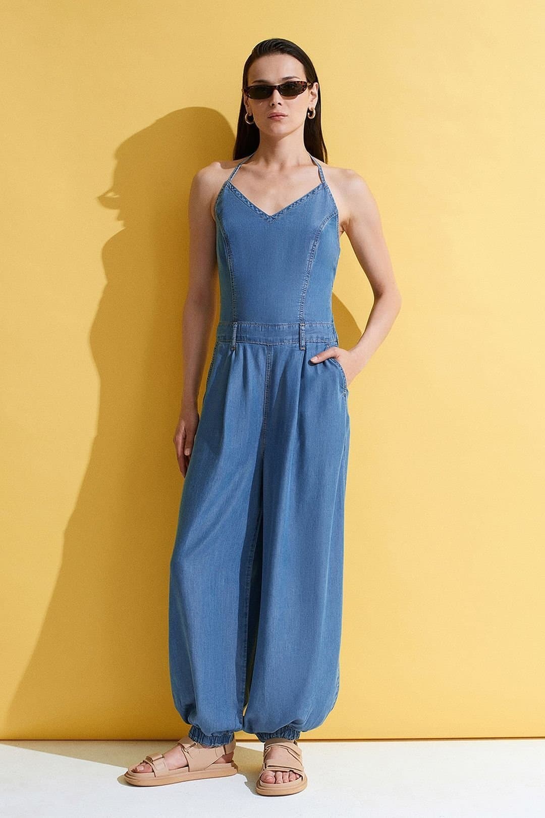 Dilvin Dilvin Women's Wide-leg Halter Jumpsuit in Mid Blue