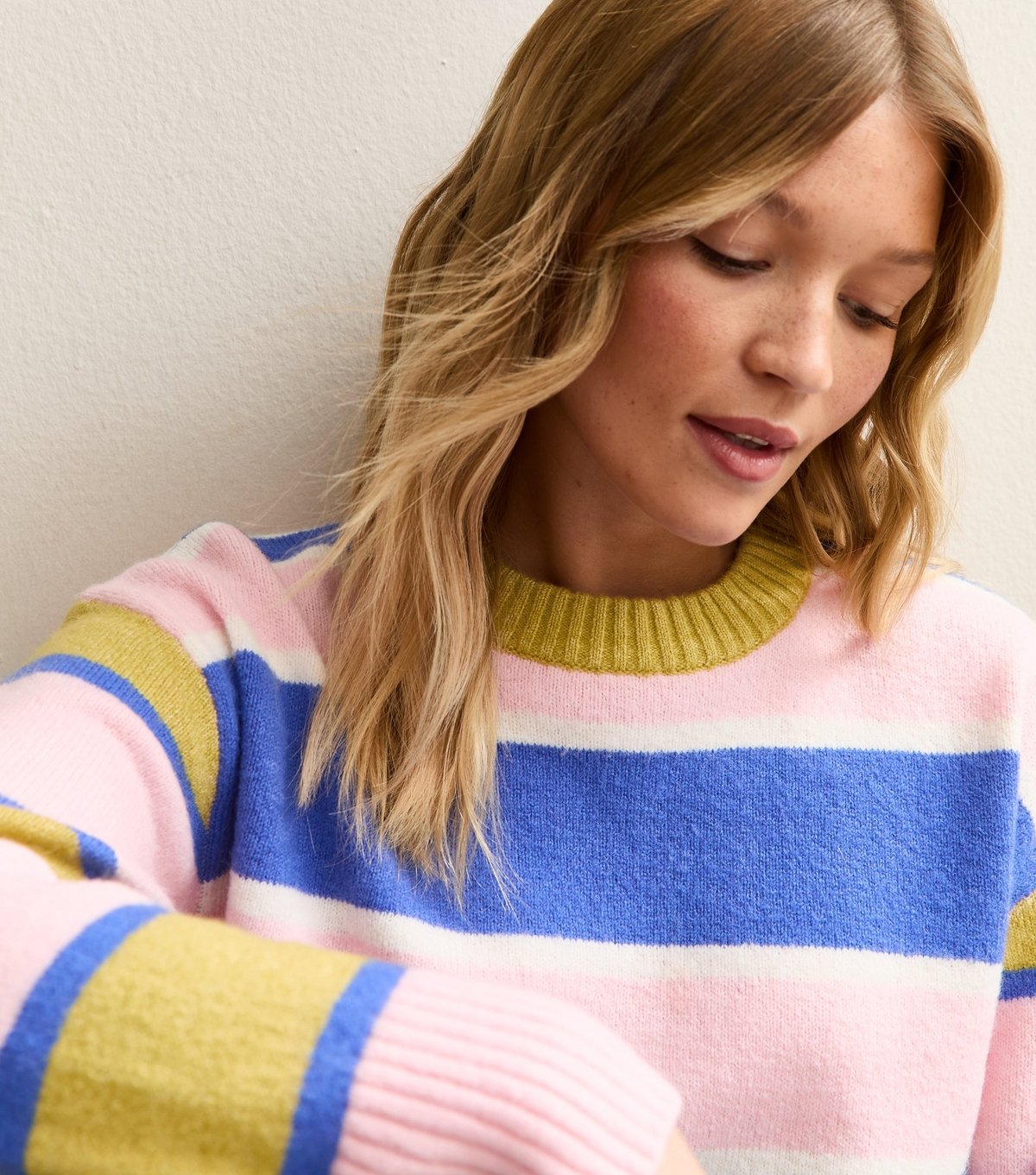 New Look Women's Pink and Blue Striped Crew Neck Jumper New Look - 2