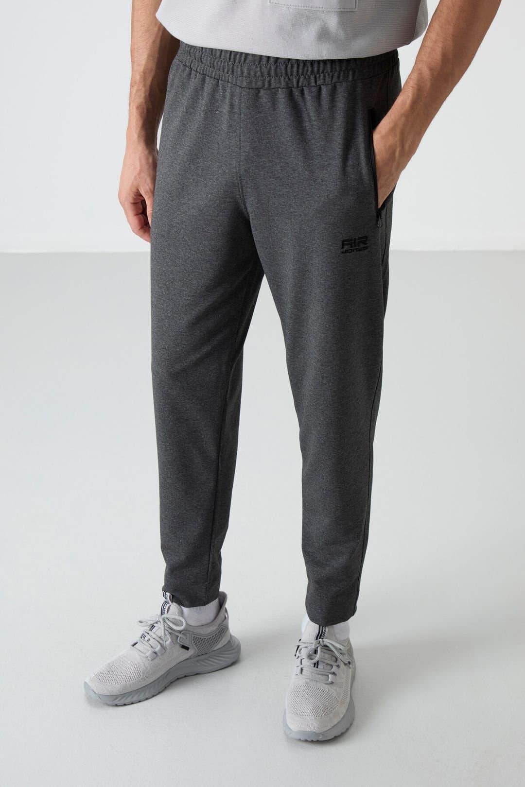 Tommy Life Tommy Life Men's Solid Jogger Sweatpants in Dark Grey