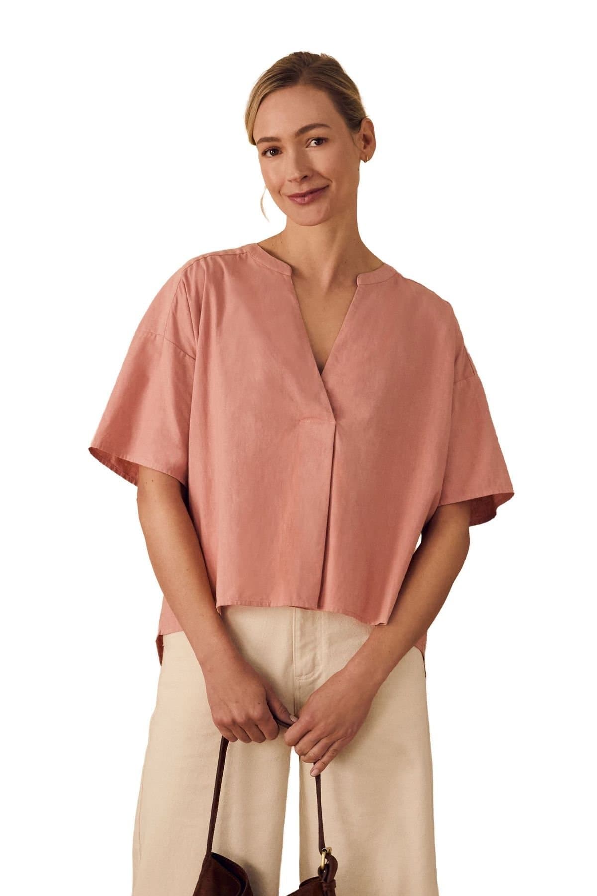 Celtic & Co Celtic & Co Women's Short Sleeve V-Neck Dipped Hem Blouse in Dusty Pink