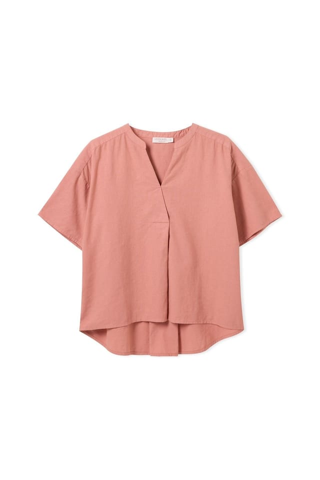 Celtic & Co Celtic & Co Women's Short Sleeve V-Neck Dipped Hem Blouse in Dusty Pink - 2