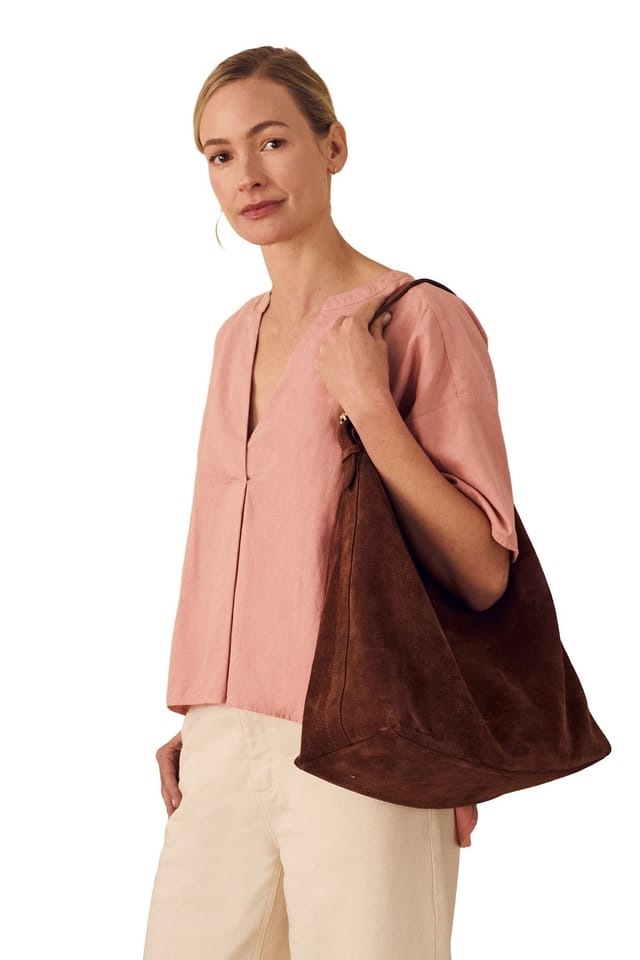 Celtic & Co Celtic & Co Women's Short Sleeve V-Neck Dipped Hem Blouse in Dusty Pink - 3