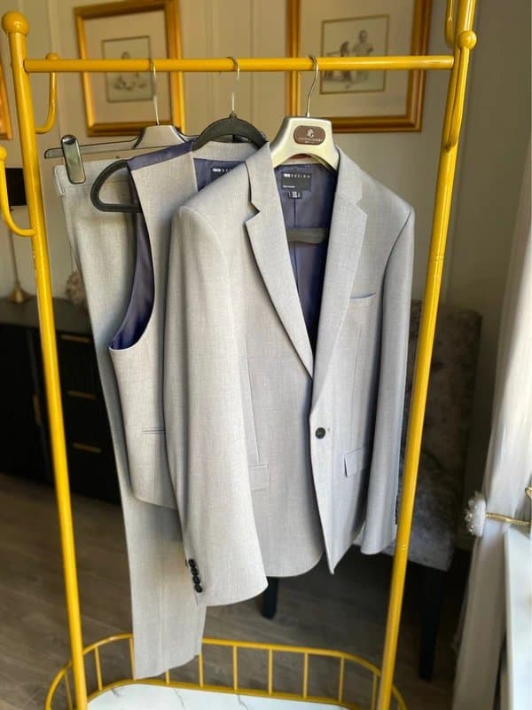 ASOS ASOS light grey 3 piece suit size uk 38 long, New without tags