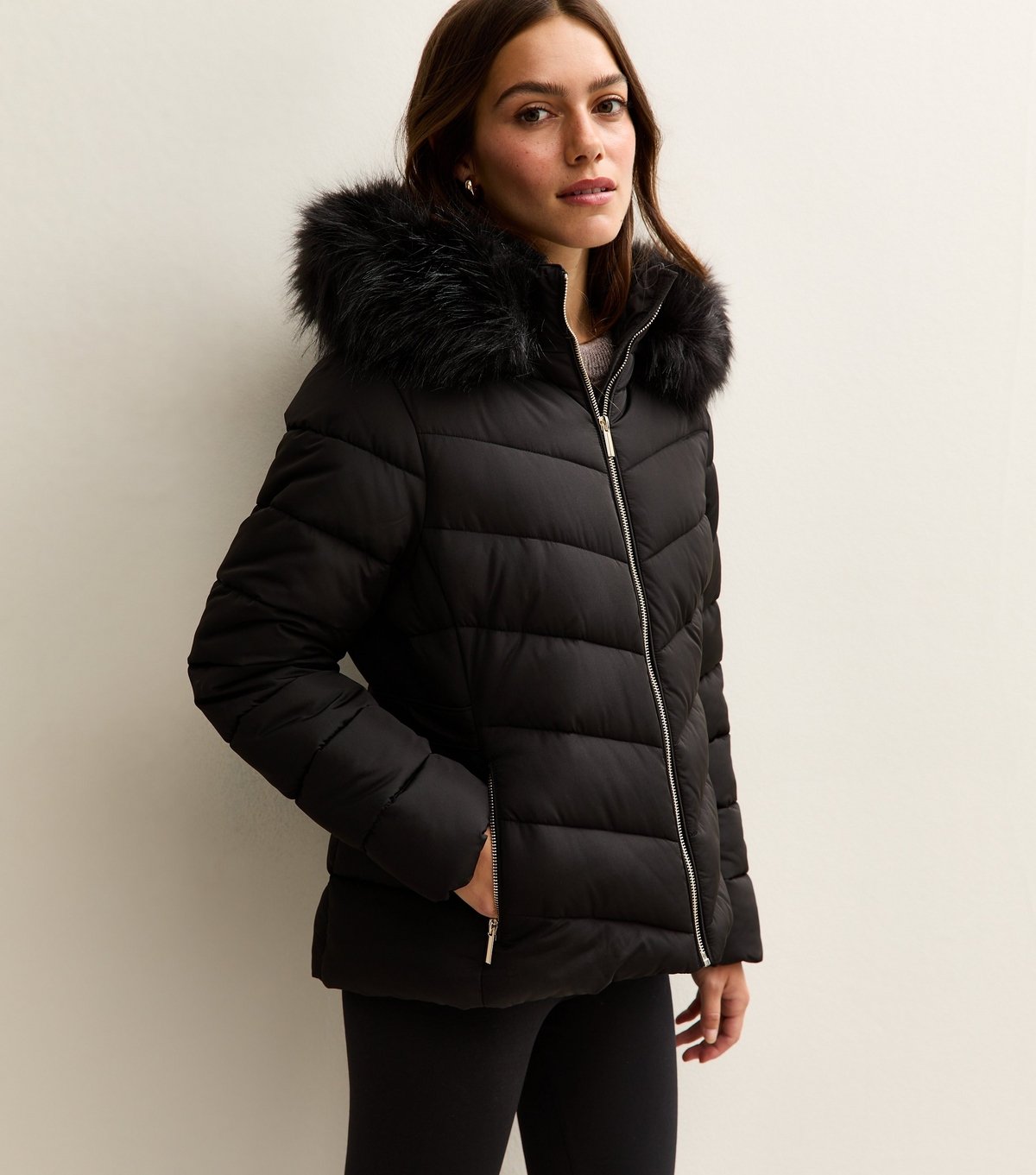 New Look Women's Petite Black Faux Fur Trimmed Water Resistant Padded Puffer Jacket New Look - 2
