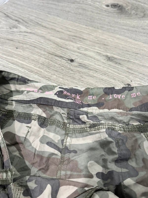 Vintage Camo Khaki Capi Shorts - Size 16