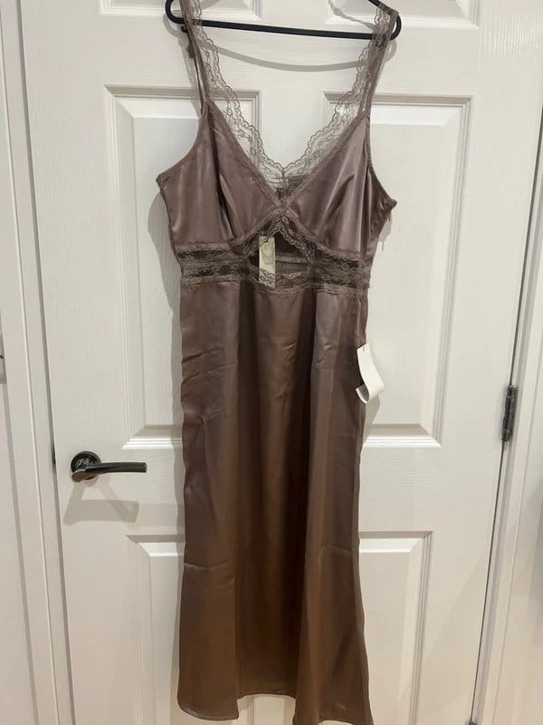 Stunning Mimi Dress In Mink Colour Size 14 petite