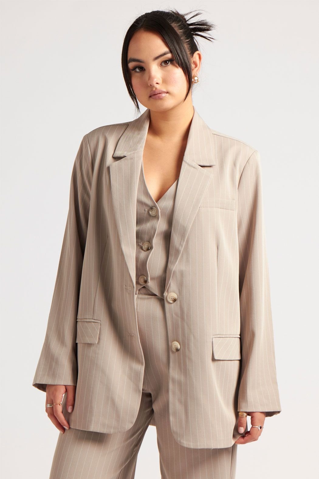 Urban Bliss Urban Bliss Women's Oversized Blazer in Light Brown - 2