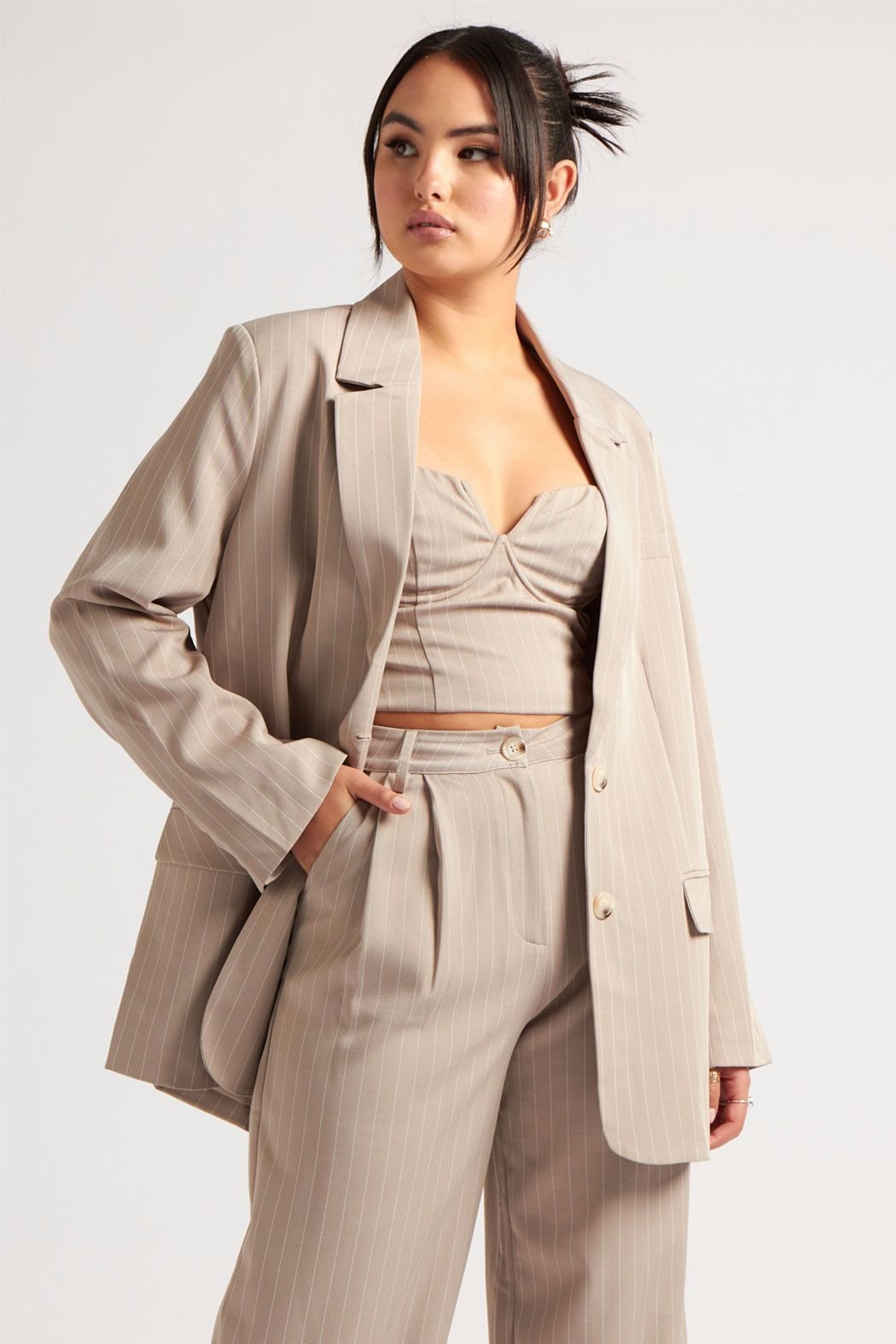 Urban Bliss Urban Bliss Women's Oversized Blazer in Light Brown - 3