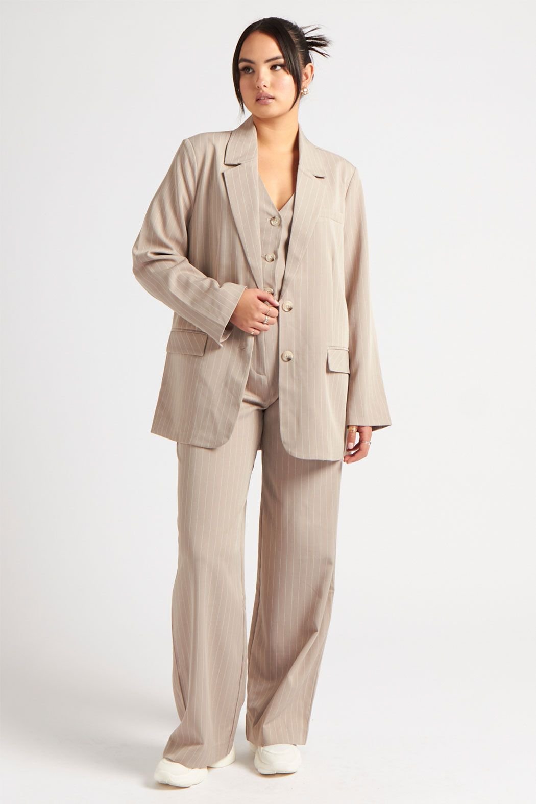 Urban Bliss Urban Bliss Women's Oversized Blazer in Light Brown - 4