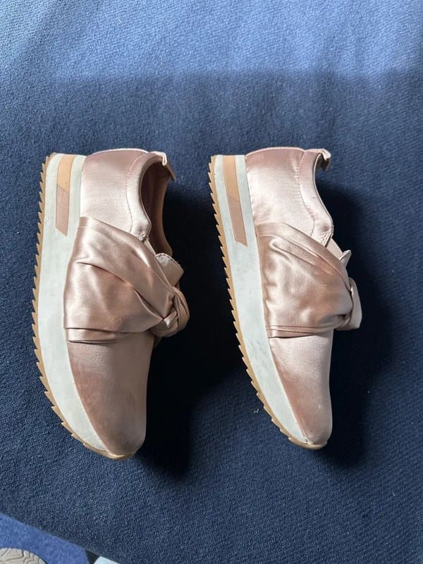 Bershka Bersha beige/pink satin runners size 39