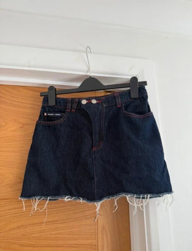 Peachy Den Peachy Den Dark Indigo Blue Denim Wash Red Contrast Stitch Frayed Edge Hem Mini Skirt