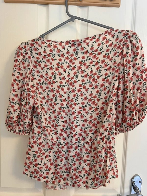 New Look Ruched white and pink rose blouse size 8 - 1