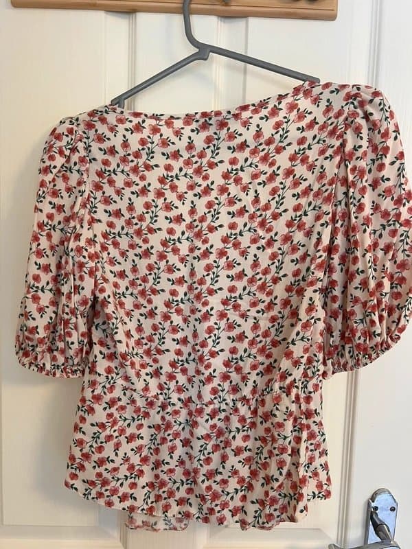 New Look Ruched white and pink rose blouse size 8