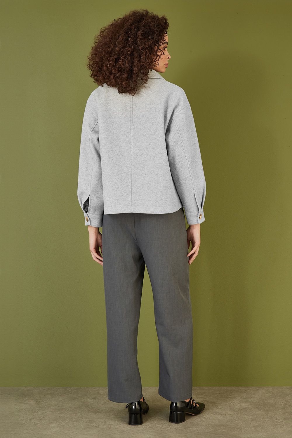 Yumi Yumi Women's Grey Woven Shacket With Oversize Pockets - 4