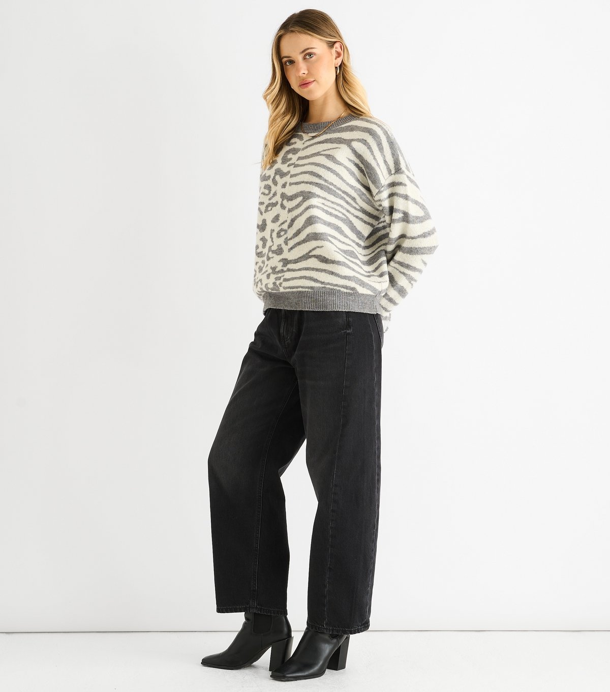 Gini London Women's Grey Animal Patterned Jumper Gini London New Look - 3