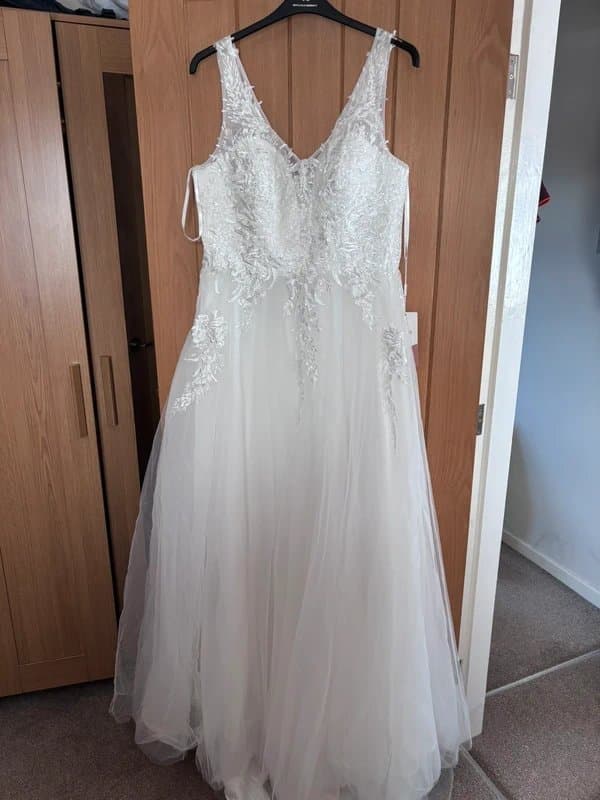 Stacees A-line Tulle Wedding Dress V Neck Sweep Train with Beading Lace brand new with tags never worn