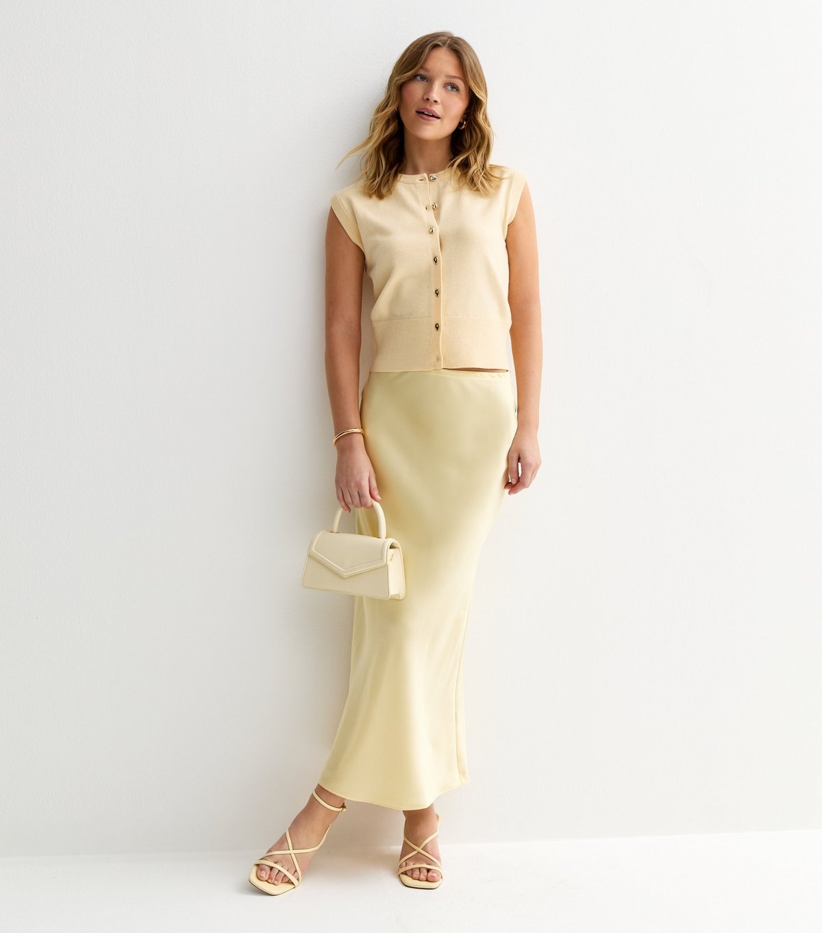 New Look Women's Light Yellow Knit Abstract Button Waistcoat New Look - 3