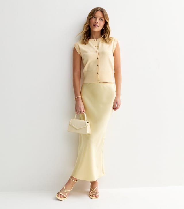 New Look Women's Light Yellow Knit Abstract Button Waistcoat New Look - 3