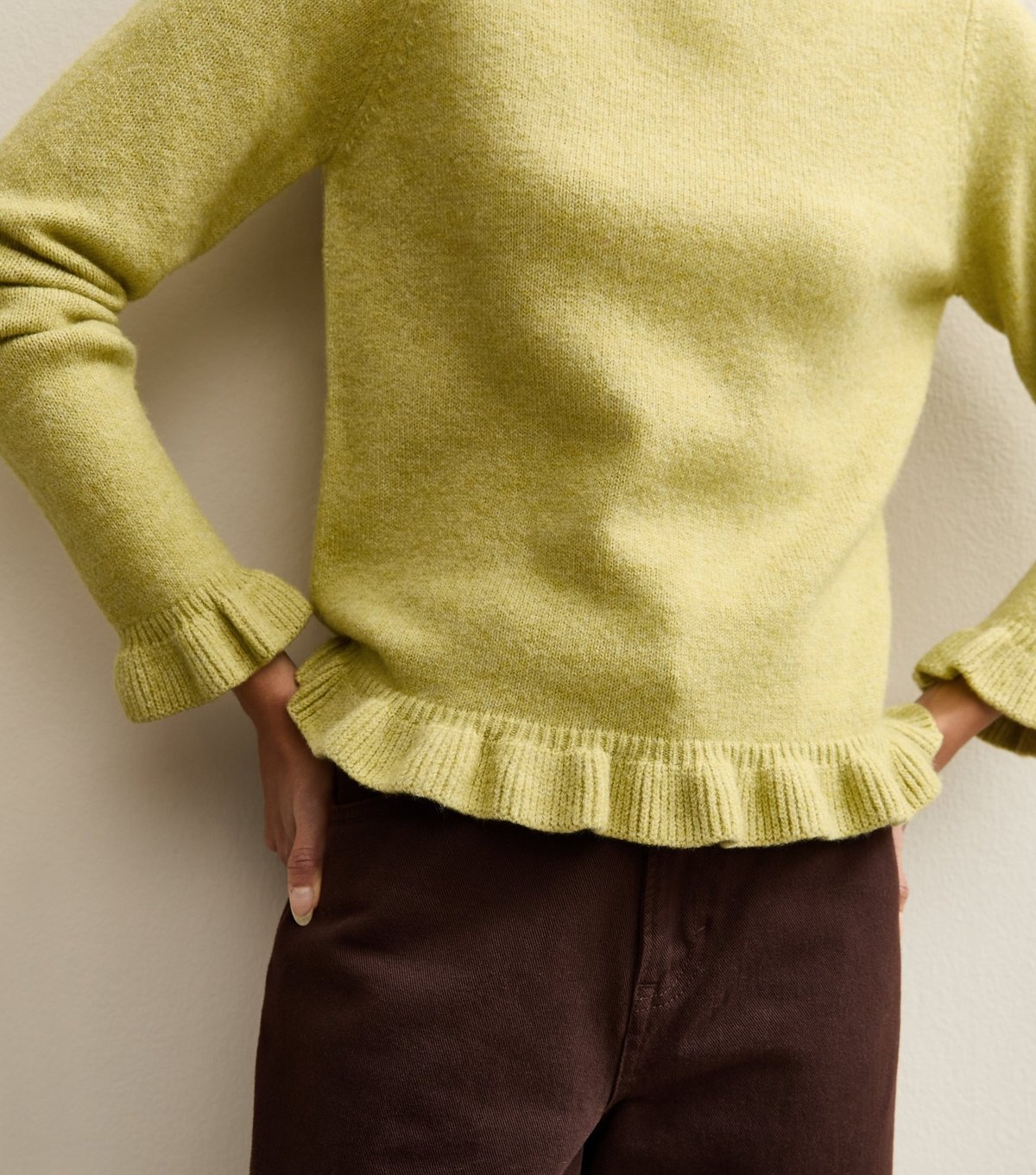 New Look Women's Light Green Frill Trim Crew Neck Jumper New Look - 2