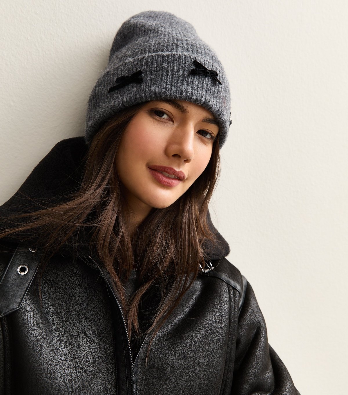 New Look Grey Bow Appliqued Ribbed Knit Beanie Hat New Look - 1