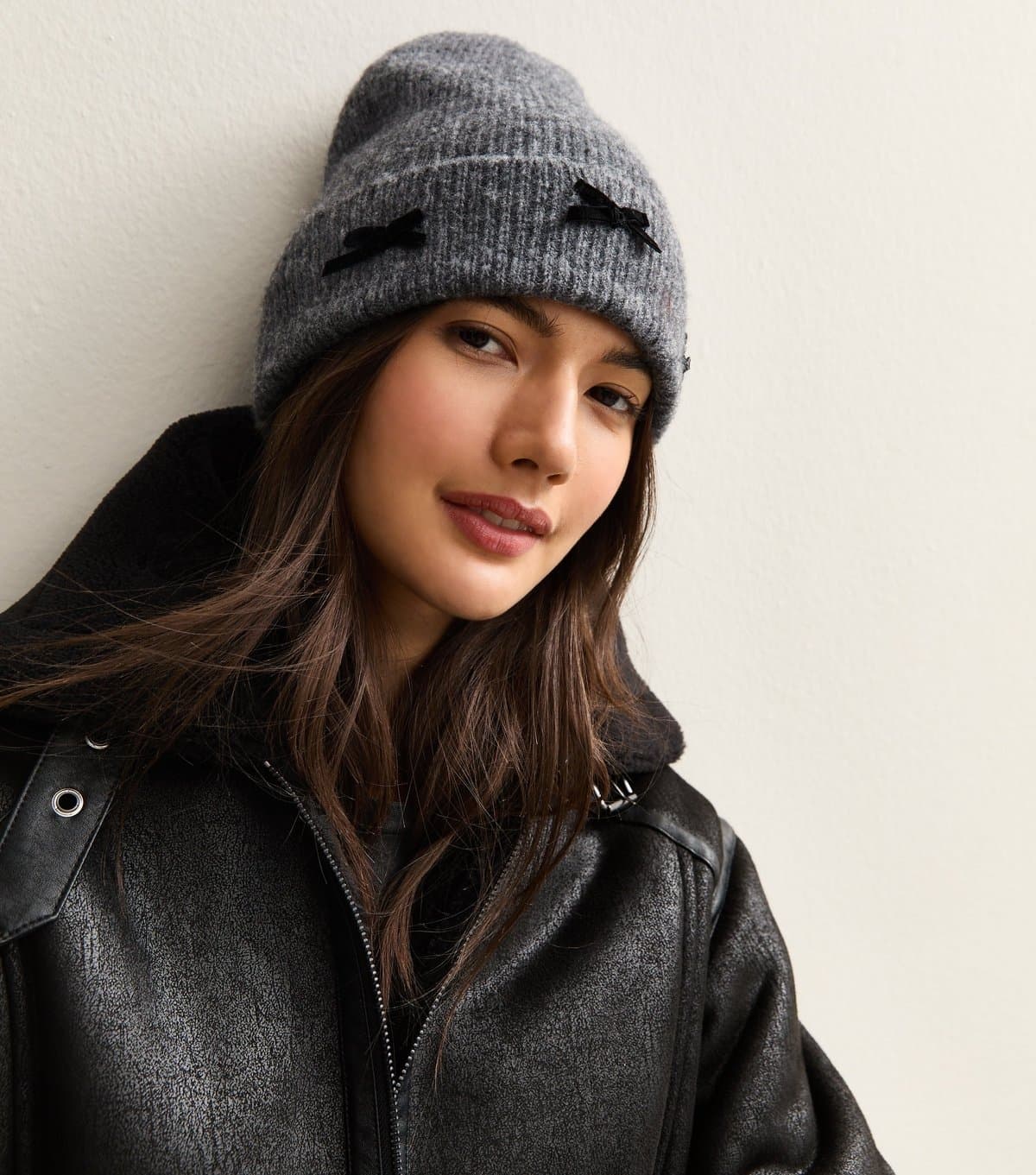 New Look New Look Grey Bow Appliqued Ribbed Knit Beanie Hat