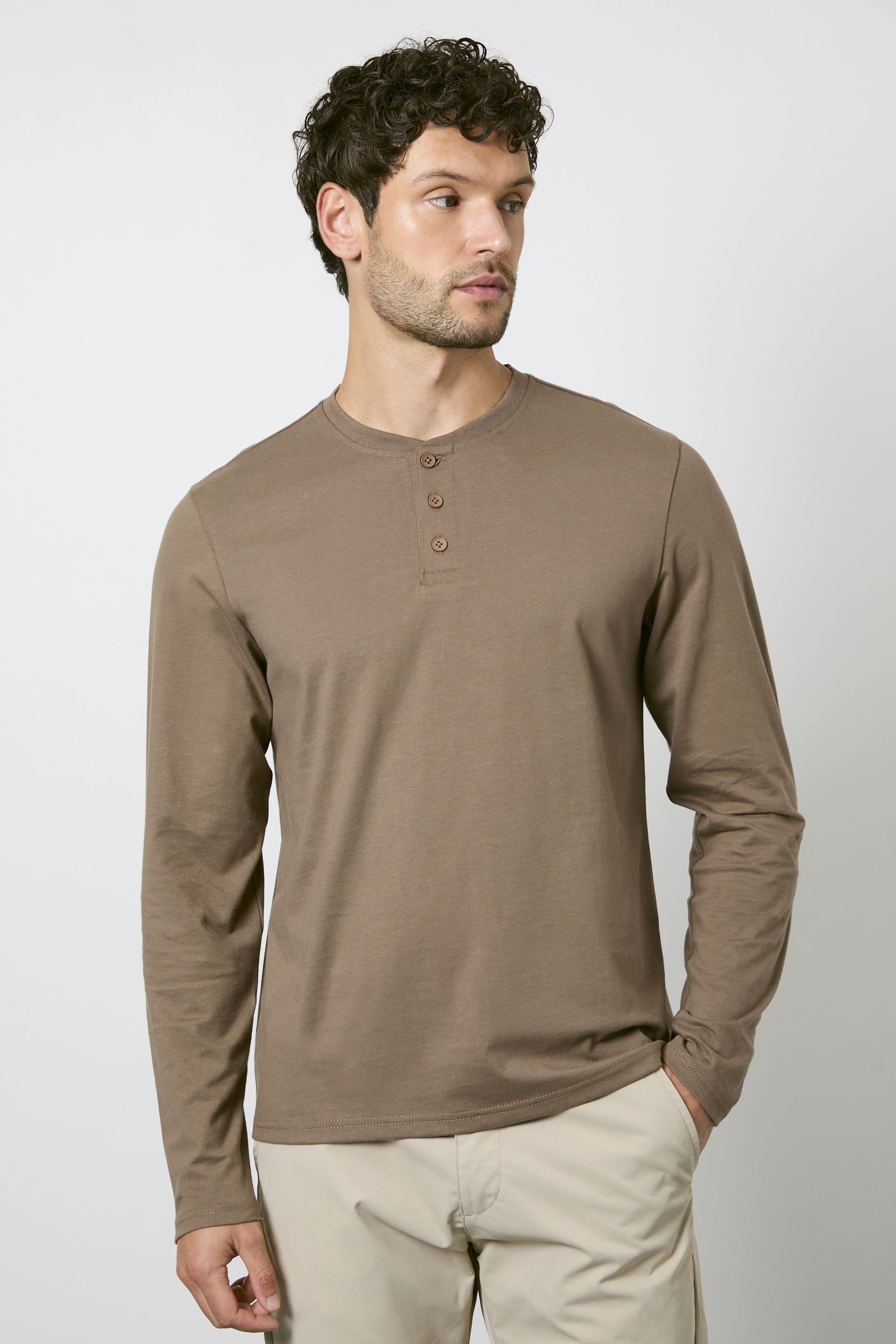 Burton Men's Walnut Long Sleeve Grandad Neck T-shirt in Taupe