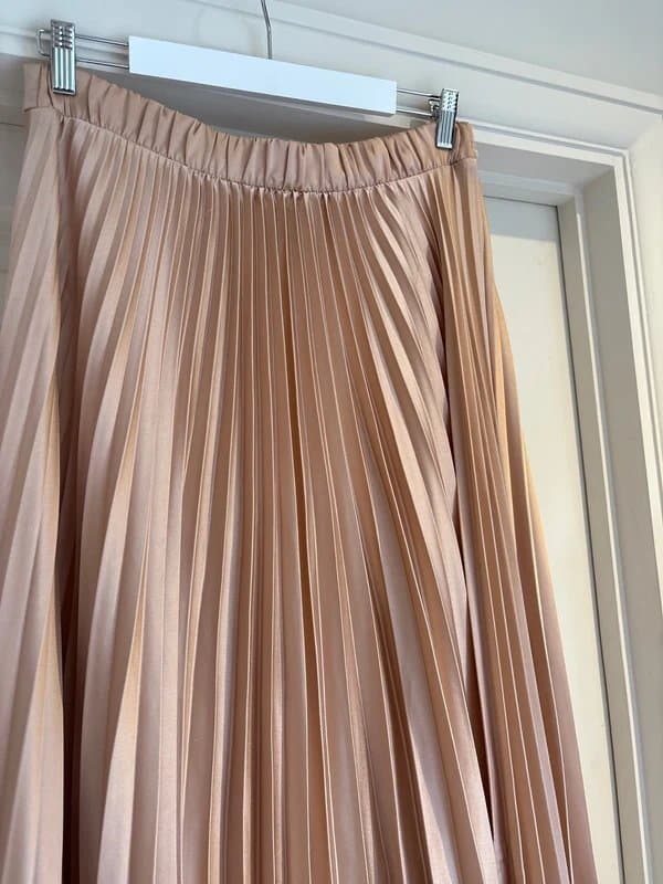 New Look Silk material pleated skirt